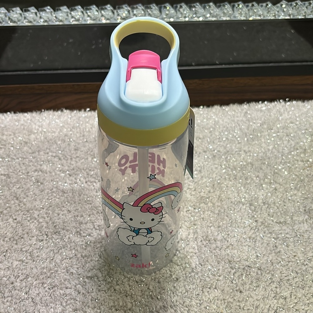 Hello Kitty, leak proof, sip cup!  Dishwasher safe! - Picture 2 of 8